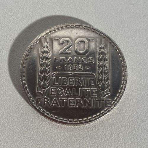 Une pièce de 20 Fr Francs en argent datée de 1938 PB : 19.93 g Mise à prix : 10 &hellip;