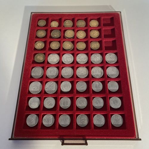 Un box pour monnaies de pièces de 1, 2, 10 et 20 Fr Francs datées de 1934 à 1959&hellip;