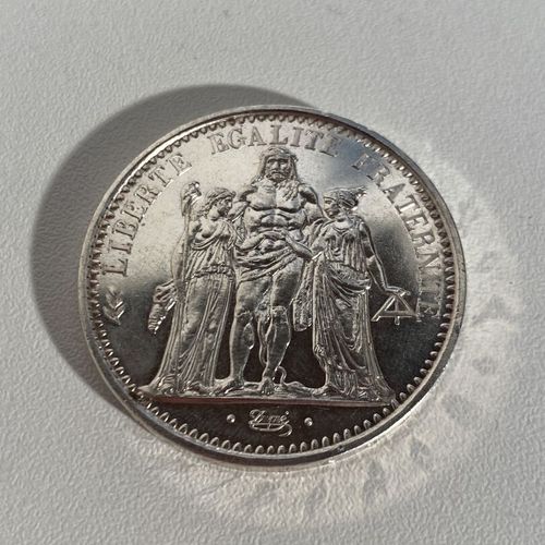 Une pièce de 10 Fr Francs en argent datée de 1966 HERCULE PB : 24.95 g Mise à pr&hellip;