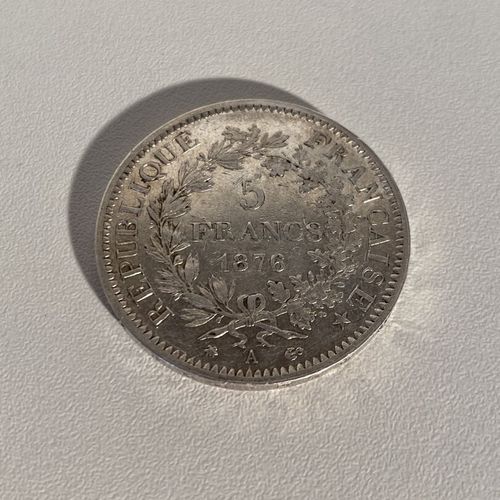 Une pièce de 5 Fr Francs en argent datée de 1876 A PB : 25.01 g Mise à prix : 10&hellip;