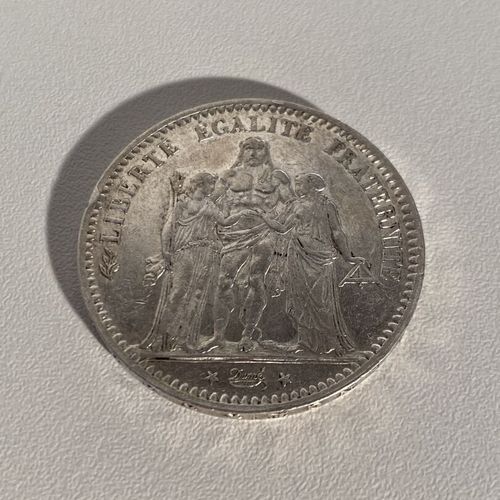 Une pièce de 5 Fr Francs en argent datée de 1876 A PB : 25.01 g Mise à prix : 10&hellip;