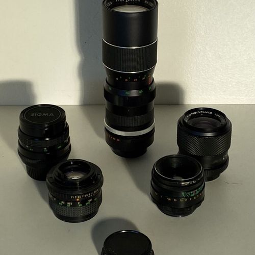 Un lot d'appareils photo Zoom Fujica 43/75 (42 vis) Yamatar Zoom 85x205 Sigma ob&hellip;