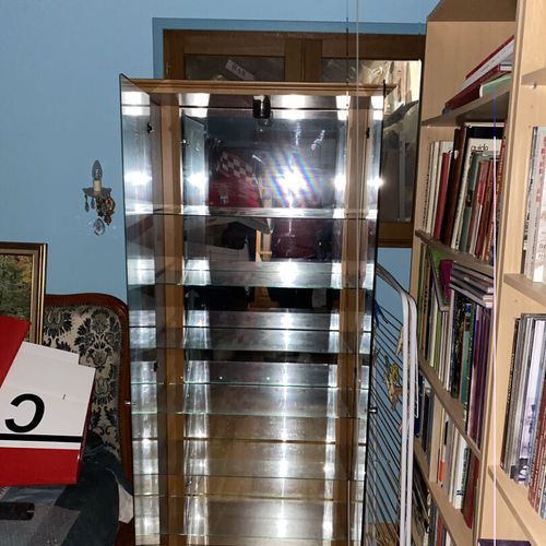 Bibliothèque vitrée ou meuble vitrine de collection en bois vitré vendu sur dési&hellip;