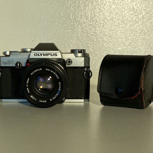 Un lot d'appareils photo OM30 (1,8/50) Winder 2 Obj. (1,8x50) Téléconverteur En &hellip;