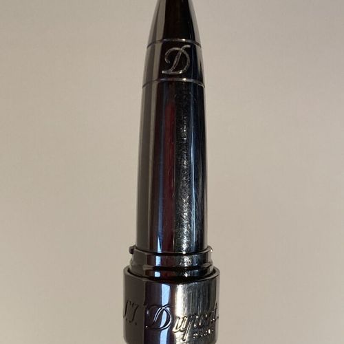 Un stylo roller noir D Initial Noir et Chrome signé ST DUPONT PARIS L : 14.5 cm &hellip;