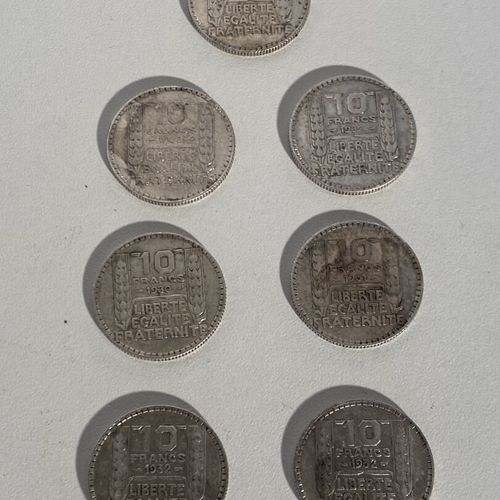 Un lot de 7 pièces de 10 francs des années 1929, 1930, 1931, 1932 Mise à prix : &hellip;