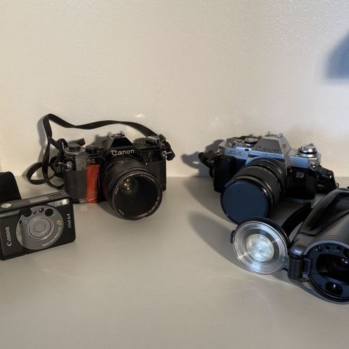 Un lot d'appareils photo CANON AE1 (1,8/50) AL1 (28/50) Epoca Ixus L1 En l'état,&hellip;