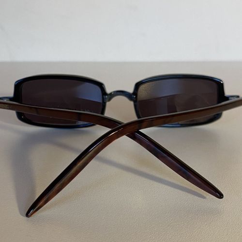Une paire de lunette KENZO Etat neuf avec étiquette Mise à prix : 10 euros Envoi&hellip;
