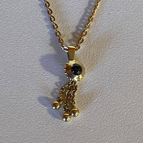 Un beau collier CARTIER composé d'un pendentif et sa chaine en or jaune 18k 750 &hellip;