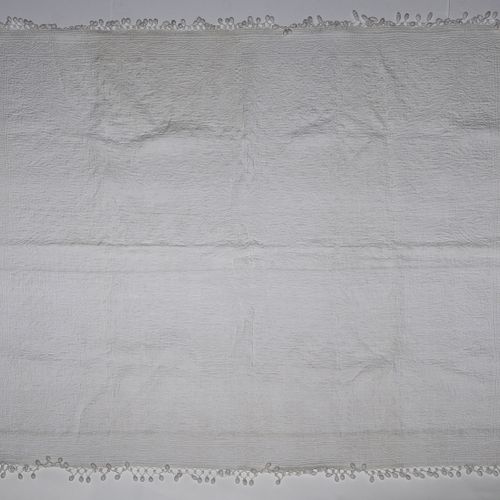 PROVENCE, CIRCA 1820 
Couverture piquée, matelassée 
 
Coton blanc, médaillon fl&hellip;