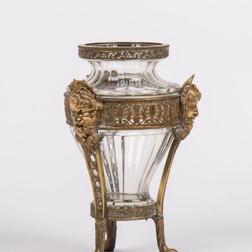 Vase en cristal, probablement de Saint Louis, à côtes plates, dans une monture e&hellip;
