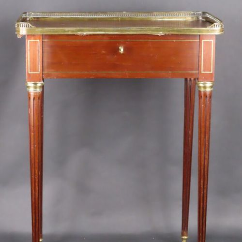 Null Mahogany veneered book table with brass gallery top, fluted and tapered leg&hellip;