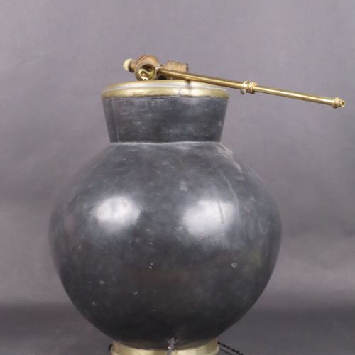 Null Pied de lampe globulaire en céramique patinée noire, monture en laiton (H. &hellip;
