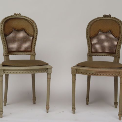 Null Pair of Louis XVI style chairs in carved gray lacquered wood, decorated wit&hellip;