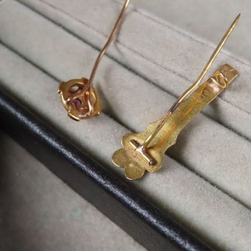 Null 一批黄金碎片（750/1000次）：领带针和胸针（总毛重：2.4克）（事故）