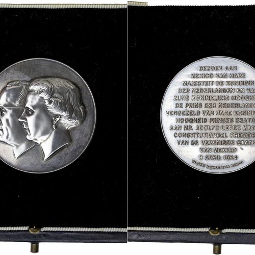Null 墨西哥
联邦共和国（自1917年起）。1964年荷兰女王和王子访问的奖章。银质 - 27,84 g - 40 mm - 12 h
在其原包装盒中。不常&hellip;