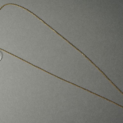 Null 169- Pendentif en or jaune orné d'une émeraude dans un entourage de diamant&hellip;