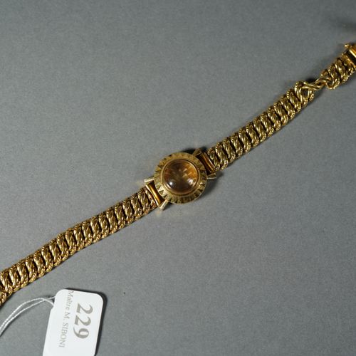 Null 229- Montre-bracelet en or

(manque le mouvement)

Pds : 19,30 g