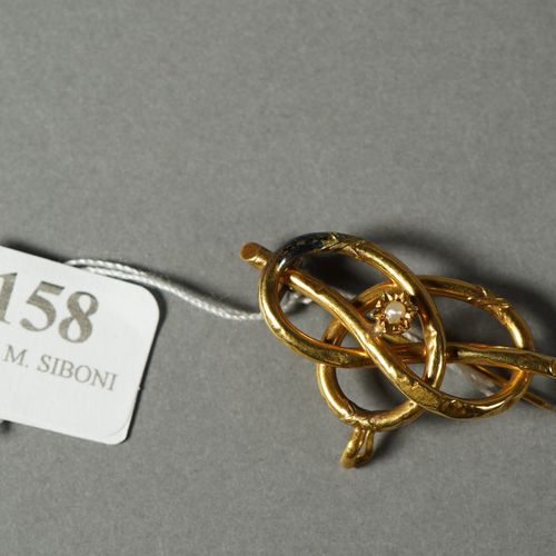 Null 158- Broche pendentif en or jaune sertie d'une perle

(trace de soudure)

P&hellip;