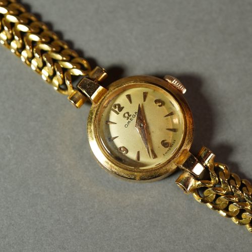 Null 239- OMEGA

Montre-bracelet de dame en or jaune

Pds : 26,05 g