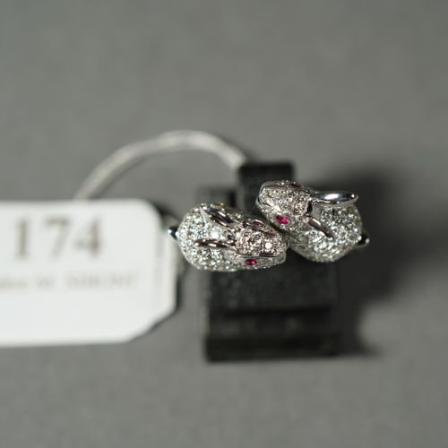 Null 174- Bague en or gris représentant deux lapins pavés de diamants (1,14 ct e&hellip;