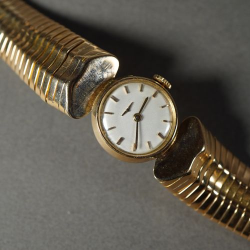 Null 96- LONGINES

Montre-bracelet de dame en or jaune

Poignet : 16,5

Pds brut&hellip;