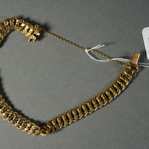 Null 227- Bracelet en or jaune

Pds : 10,20 g