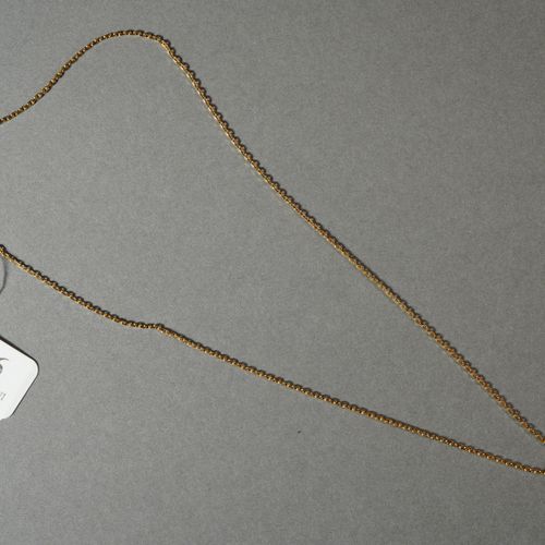 Null 296- Chaîne en or avec son pendentif serti d'une perle Mabé

Pds : 4,80 g
