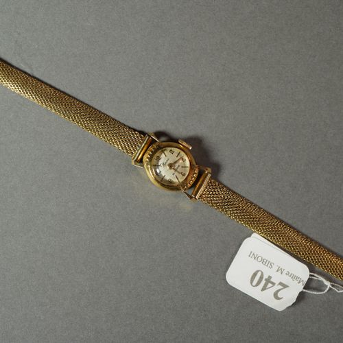 Null 240- HERMA

Montre-bracelet en or jaune

Pds : 19,10 g