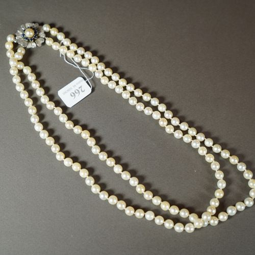 Null 266- Collier de perles de culture double rang

Fermoir en or gris 14K serti&hellip;