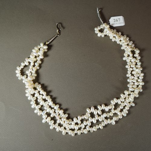 Null 267- Collier de perles Biwa

Fermoir métal