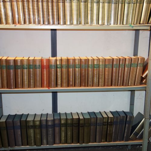 2 Bibliothèque de La Pléiade Important ensemble de livres (environ 395) et 38 al&hellip;