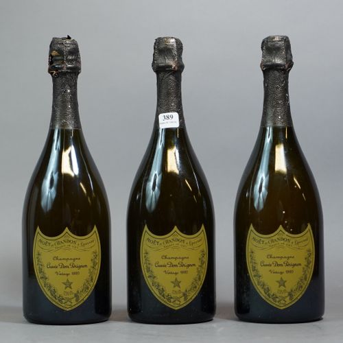 Null 389- MOËT & CHANDON Cuvée Dom Perignon 1993 Trois bouteilles de champagne