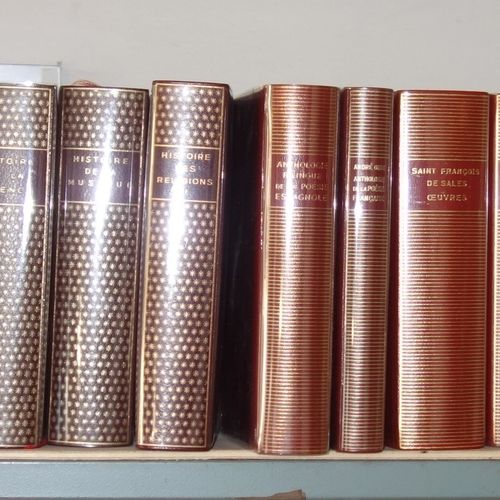 2 Bibliothèque de La Pléiade Important ensemble de livres (environ 395) et 38 al&hellip;