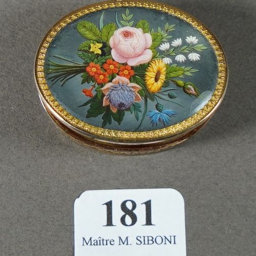 Null 181- Boîte en vermeil Couvercle en miniature à décor de fleurs
