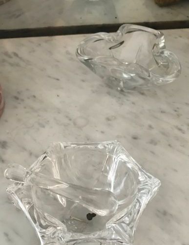 Null Deux vases et trois vide-poches en verre