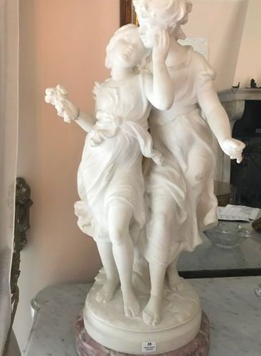 Null Sculpture en marbre jeunes filles sur une base en marbre