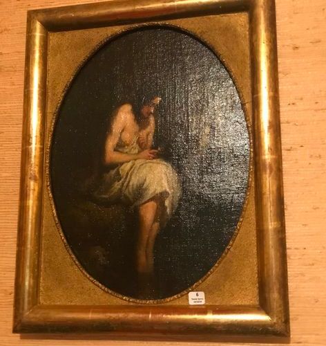 Null Ecole XXème siècle, ?Femme drapée ?Huile sur toile à vue ovale