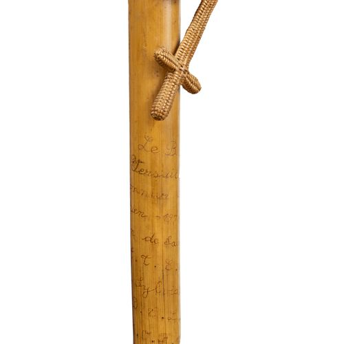 Souvenir du batonnier André DAMIEN Grand bâton orné d'une sculpture de Saint Yve&hellip;
