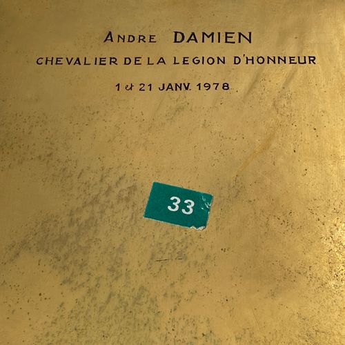 Précieux souvenir de Monsieur le bâtonnier André DAMIEN : Coffret en bronze doré&hellip;