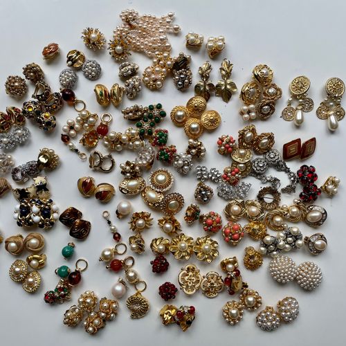 Null Lot of costume jewelry