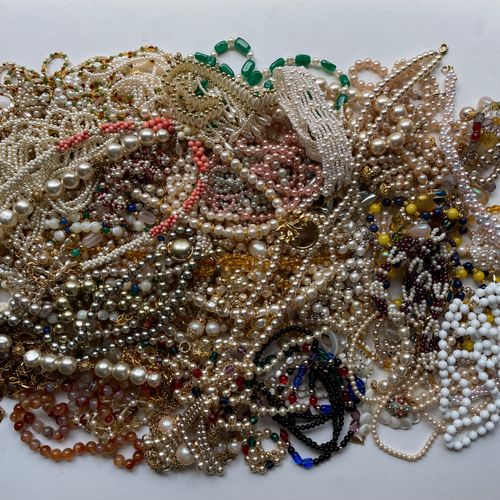 Null Lot of costume jewelry