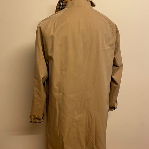 Null Burberry - Beige trench coat. T.38. Very good condition, with its protectiv&hellip;
