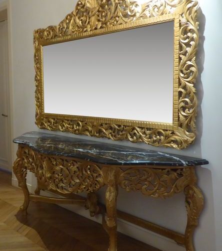 Null Console et miroir

Console : H. 95 cm. L. 278 cm. P. 70 cm.

Miroir : H. 15&hellip;