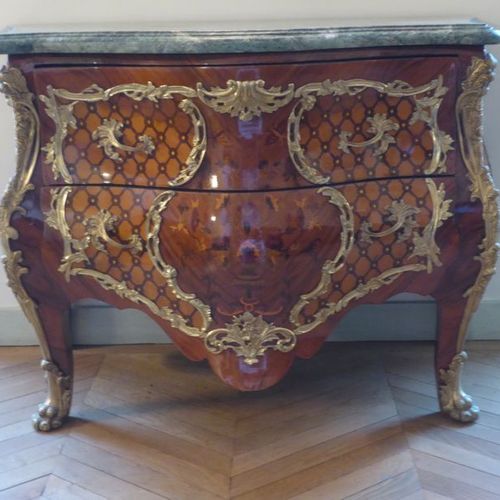 Null Paire de commodes

H. 89 cm. L. 102 cm. P. 60 cm.