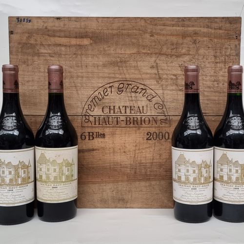 Null 6 B CHÂTEAU HAUT-BRION (Caisse Bois d'origine marquée par l'humidité) 2000 &hellip;