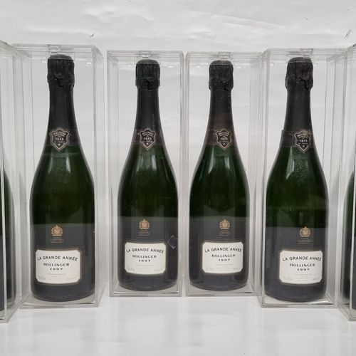 Null 6 B CHAMPAGNE BRUT "LA GRANDE ANNEE" (Coffrets individuels dans carton d'or&hellip;