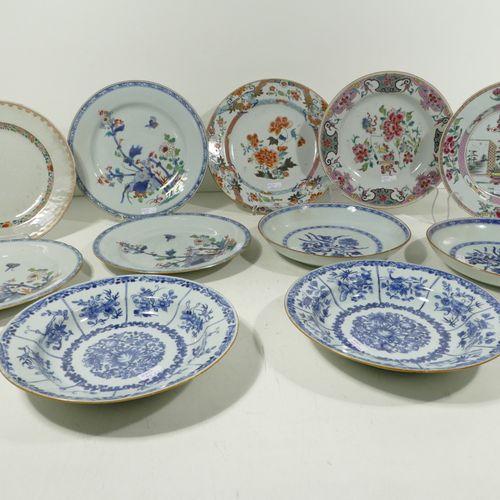 Null Lot de 11 assiettes en porcelaine de Chine (Ø 23cm, fêles, égrenures)