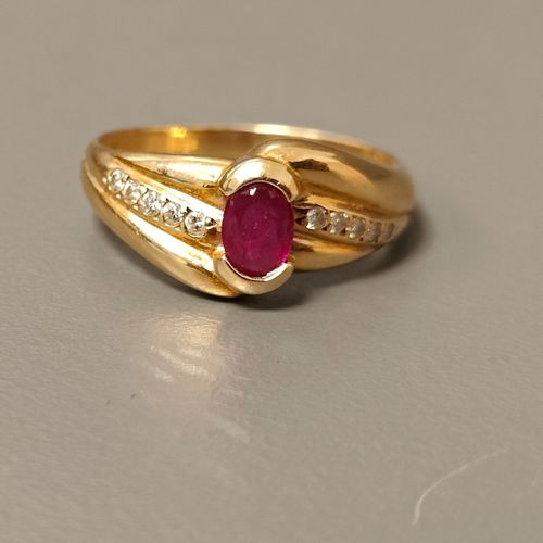 Null Bague en or jaune 18 carats sertie d'un rubis et de diamants