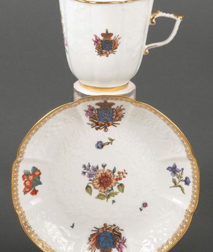 Null Cup cup with saucer from the St. Andrew's coat of arms service
Meissen 1744&hellip;